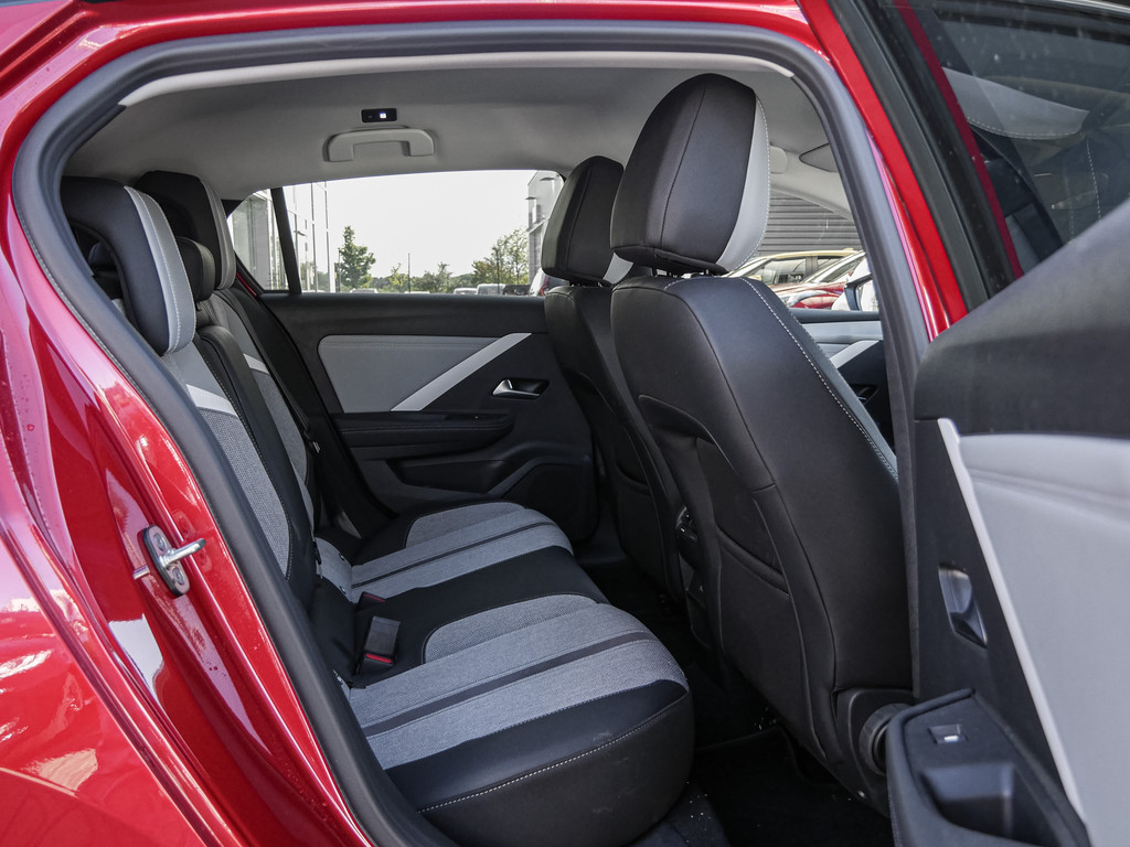 Fahrzeugansicht OPEL Astra Plug-in Hybrid Elegance - Bild 4