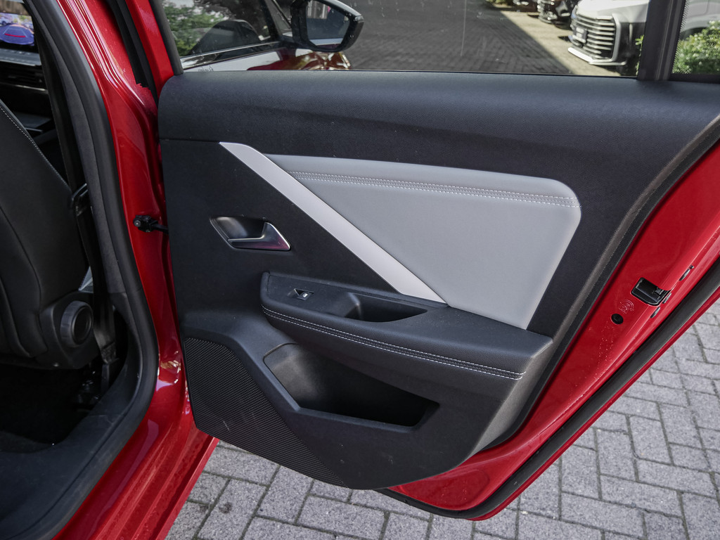 Fahrzeugansicht OPEL Astra Plug-in Hybrid Elegance - Bild 5