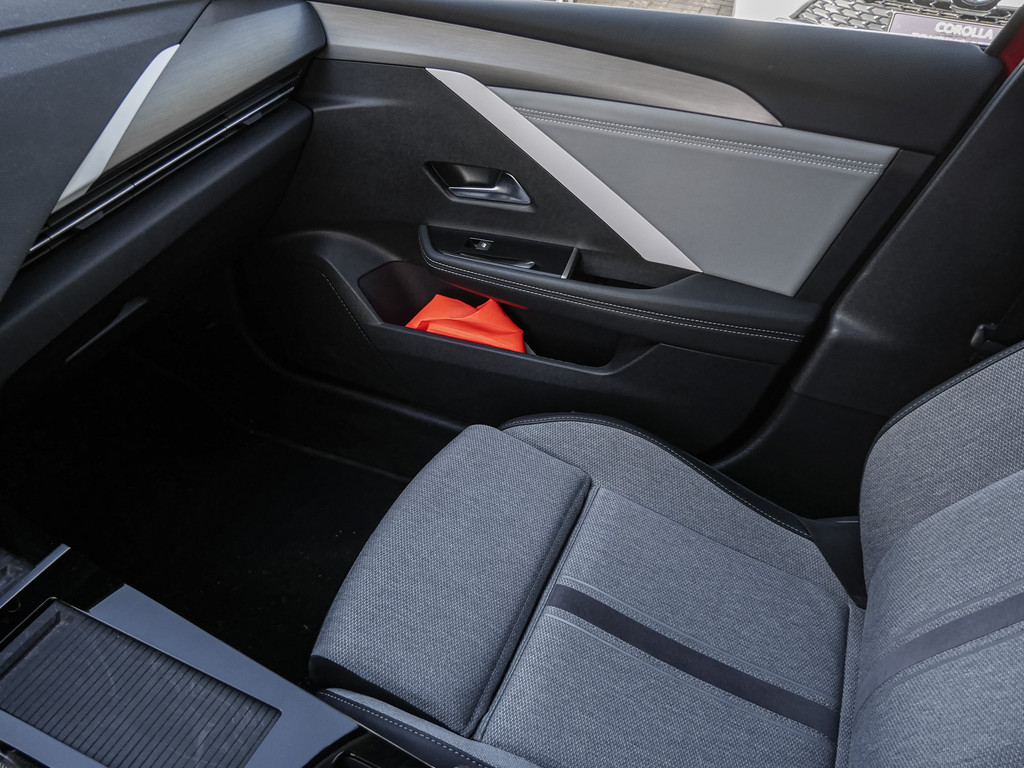 Fahrzeugansicht OPEL Astra Plug-in Hybrid Elegance - Bild 15