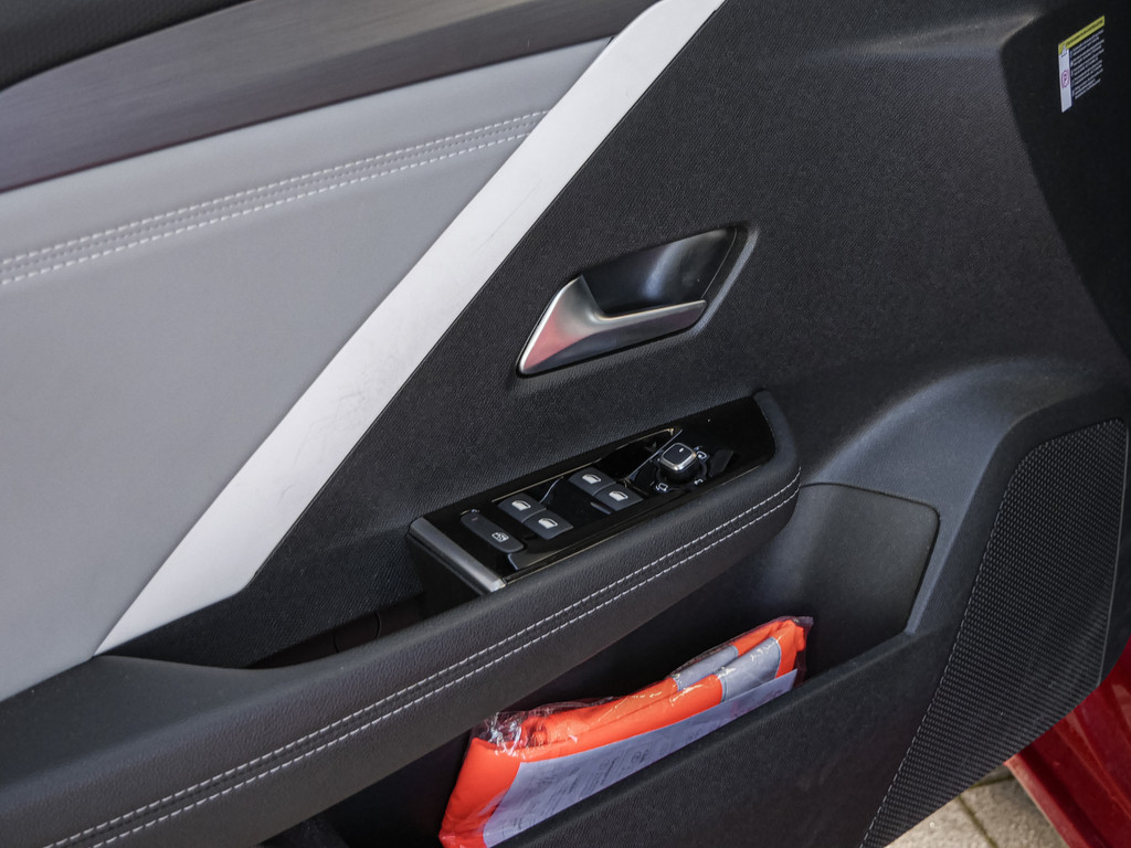 Fahrzeugansicht OPEL Astra Plug-in Hybrid Elegance - Bild 25