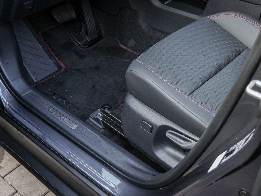 Fahrzeugansicht LEXUS LBX Elegant Black Edition - Bild 32