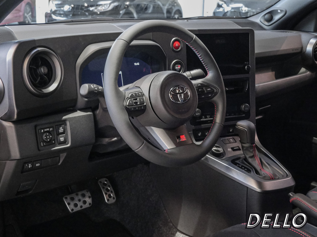 Fahrzeugansicht TOYOTA Yaris 1.6 GR - Bild 33