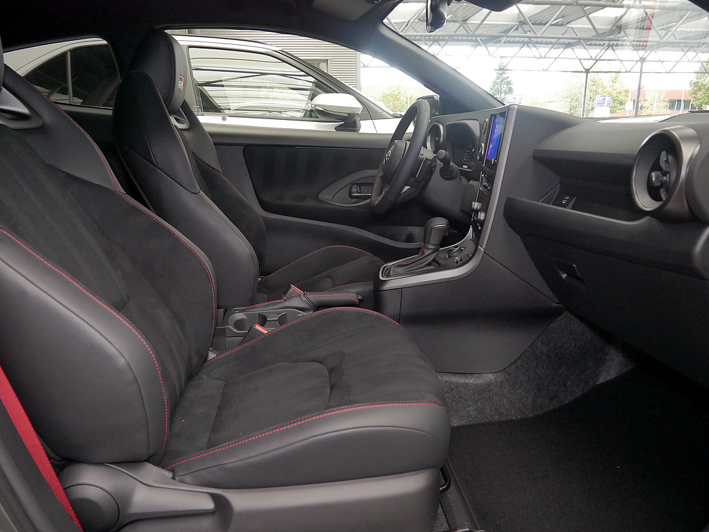 Fahrzeugansicht TOYOTA Yaris 1.6 GR - Bild 2