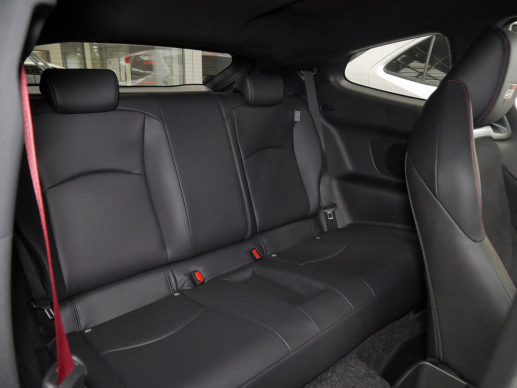 Fahrzeugansicht TOYOTA Yaris 1.6 GR - Bild 4