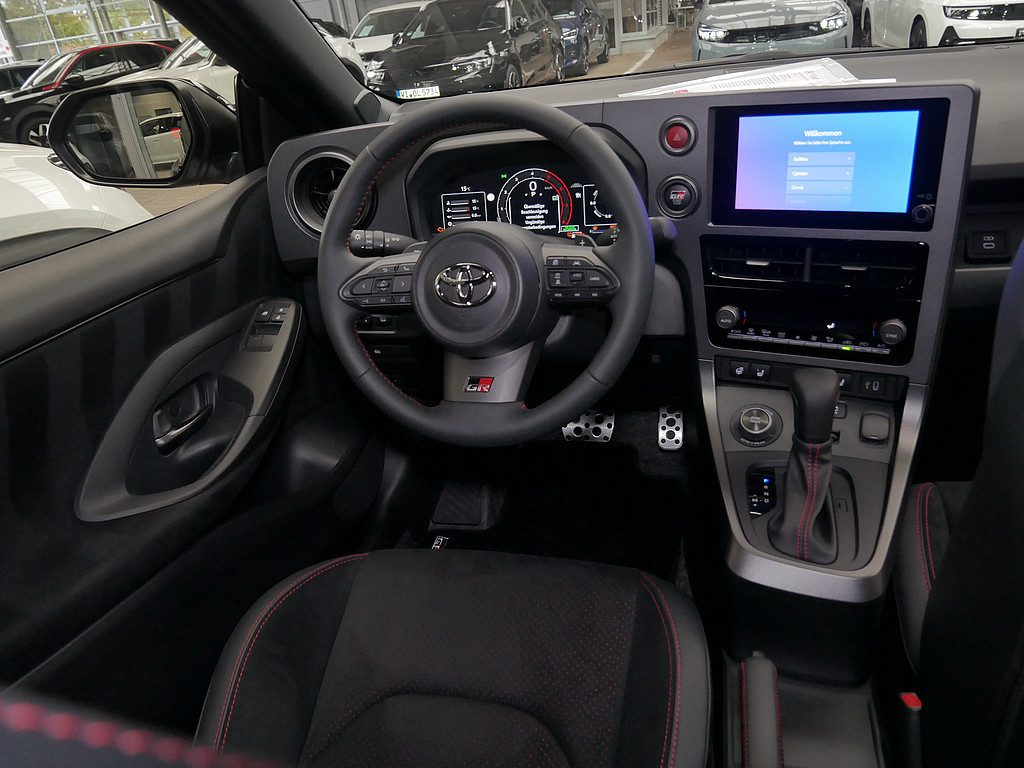 Fahrzeugansicht TOYOTA Yaris 1.6 GR - Bild 5