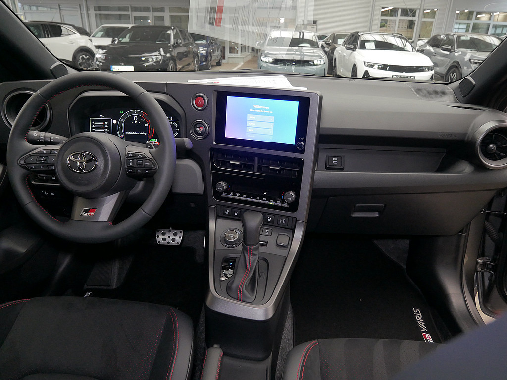 Fahrzeugansicht TOYOTA Yaris 1.6 GR - Bild 6