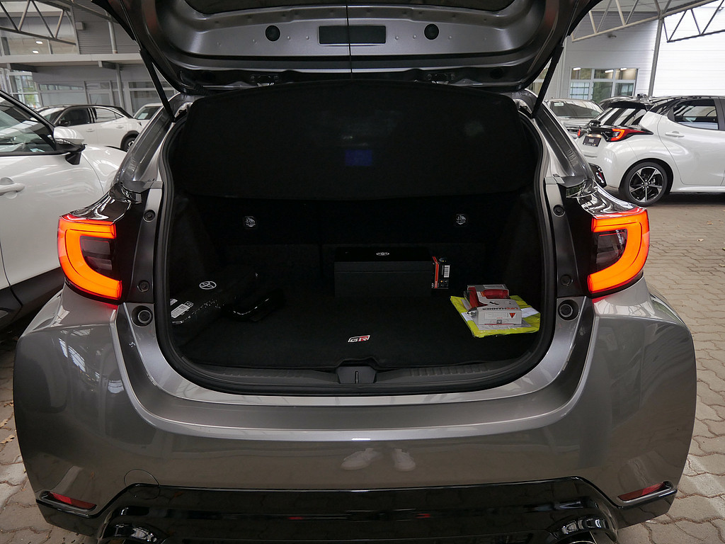 Fahrzeugansicht TOYOTA Yaris 1.6 GR - Bild 8
