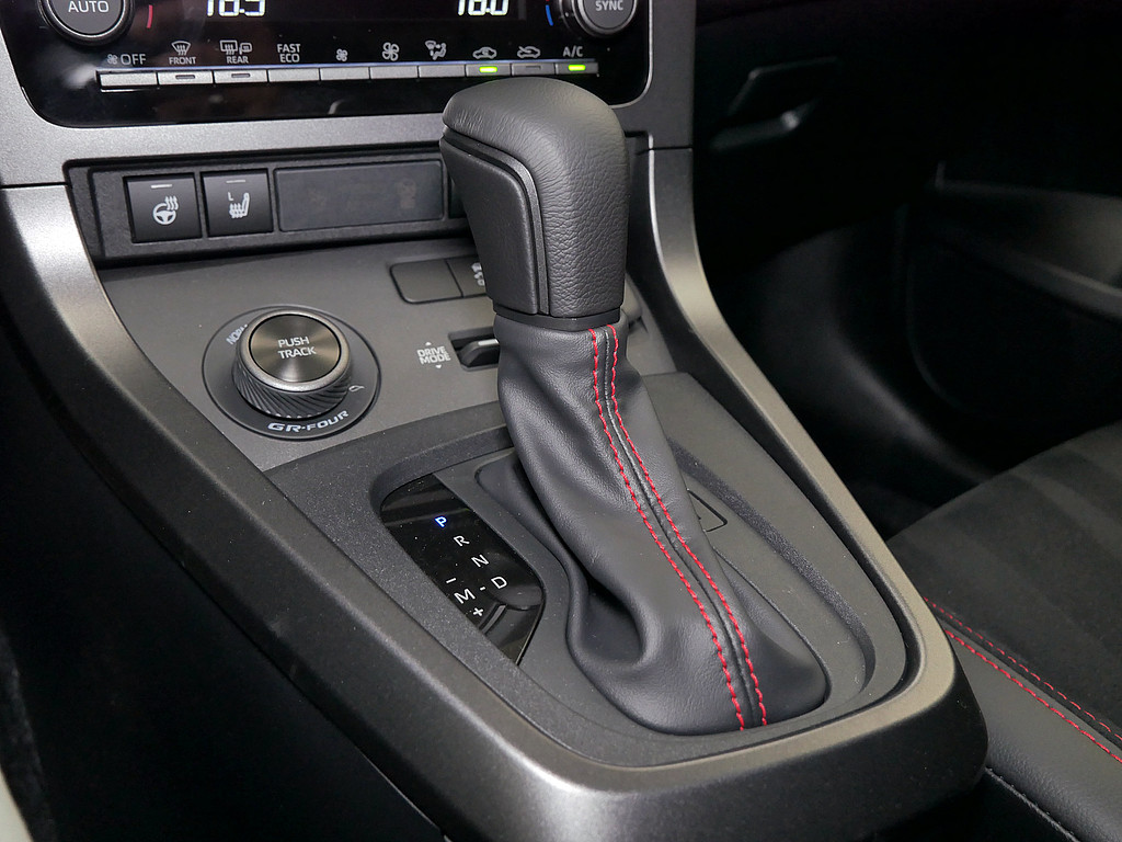 Fahrzeugansicht TOYOTA Yaris 1.6 GR - Bild 19