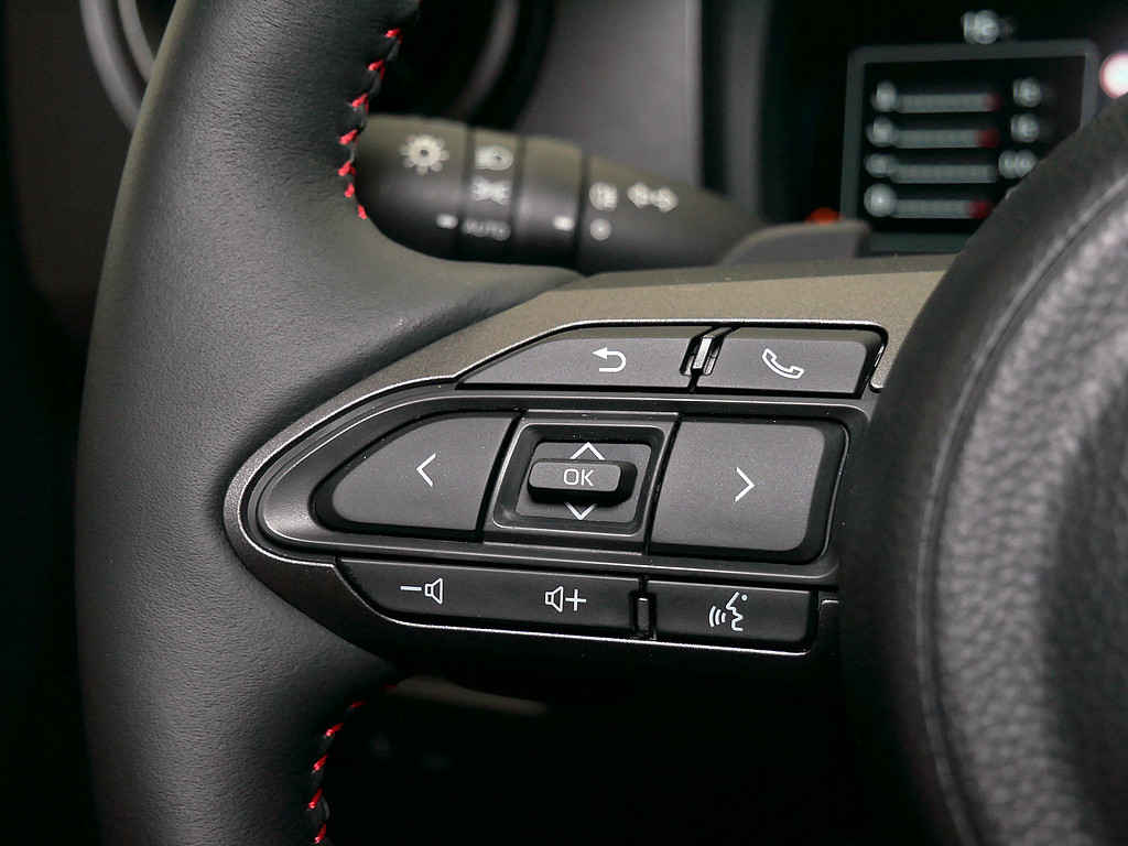 Fahrzeugansicht TOYOTA Yaris 1.6 GR - Bild 21