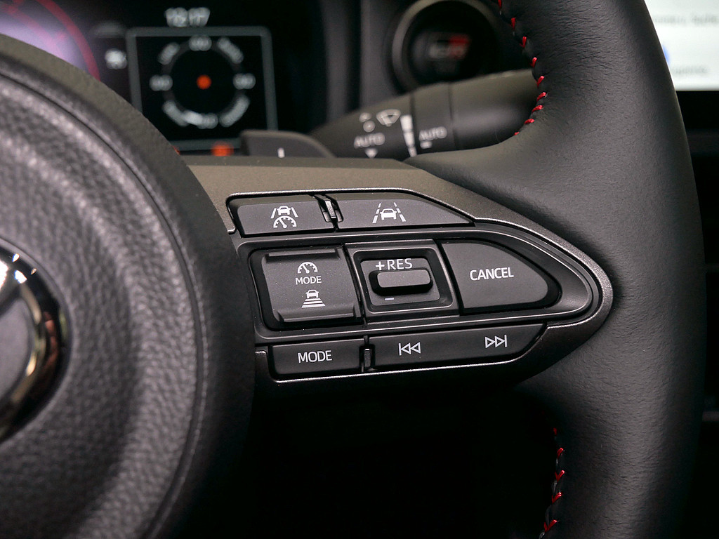 Fahrzeugansicht TOYOTA Yaris 1.6 GR - Bild 22