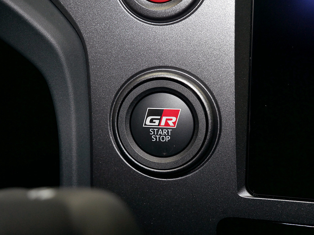 Fahrzeugansicht TOYOTA Yaris 1.6 GR - Bild 25