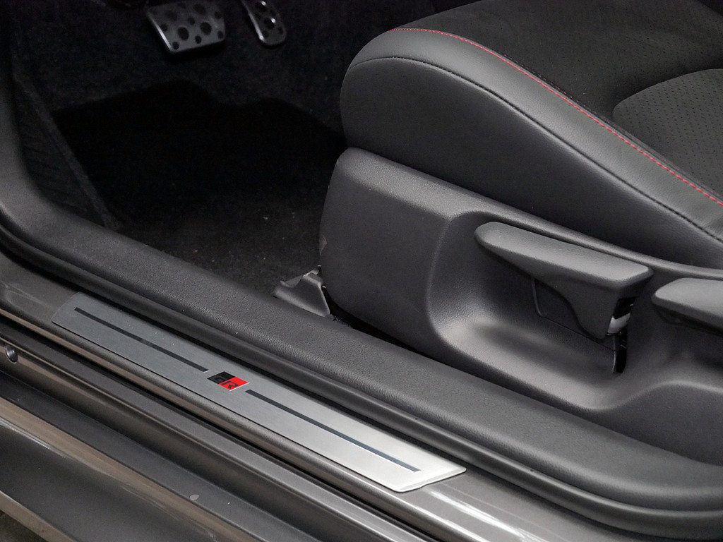 Fahrzeugansicht TOYOTA Yaris 1.6 GR - Bild 28