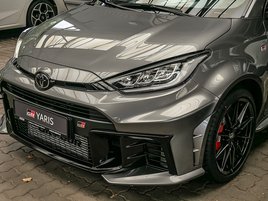 Fahrzeugansicht TOYOTA Yaris 1.6 GR - Bild 30