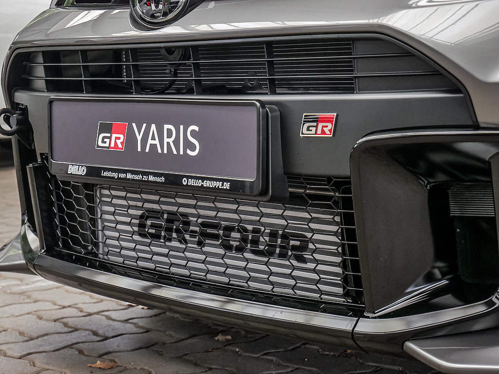 Fahrzeugansicht TOYOTA Yaris 1.6 GR - Bild 32