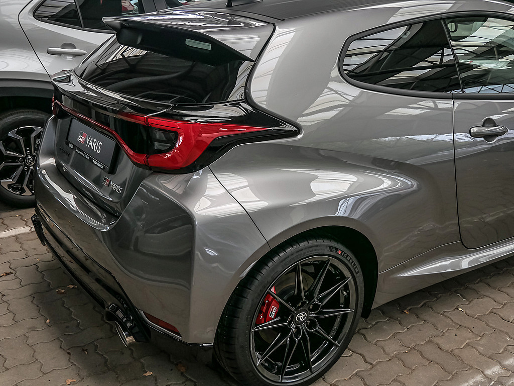 Fahrzeugansicht TOYOTA Yaris 1.6 GR - Bild 33