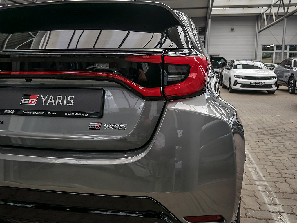Fahrzeugansicht TOYOTA Yaris 1.6 GR - Bild 35