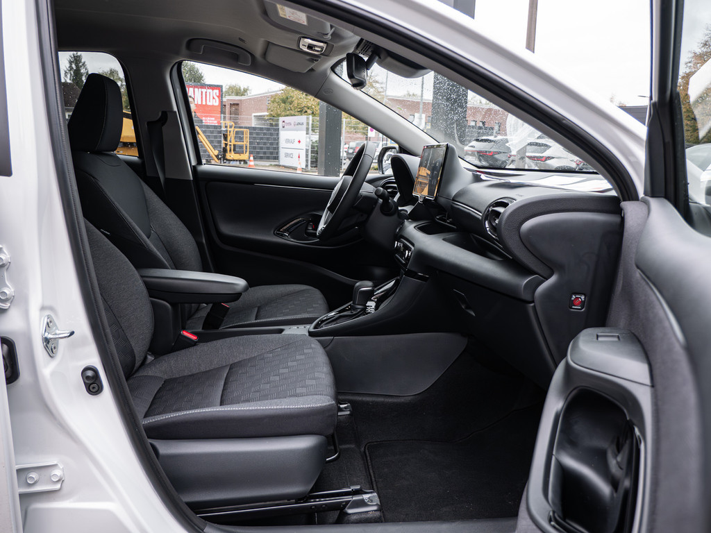 Fahrzeugansicht TOYOTA Yaris 1.5 Hybrid Teamplayer - Bild 5