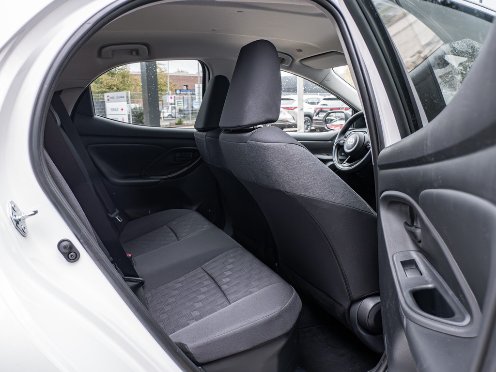 Fahrzeugansicht TOYOTA Yaris 1.5 Hybrid Teamplayer - Bild 6