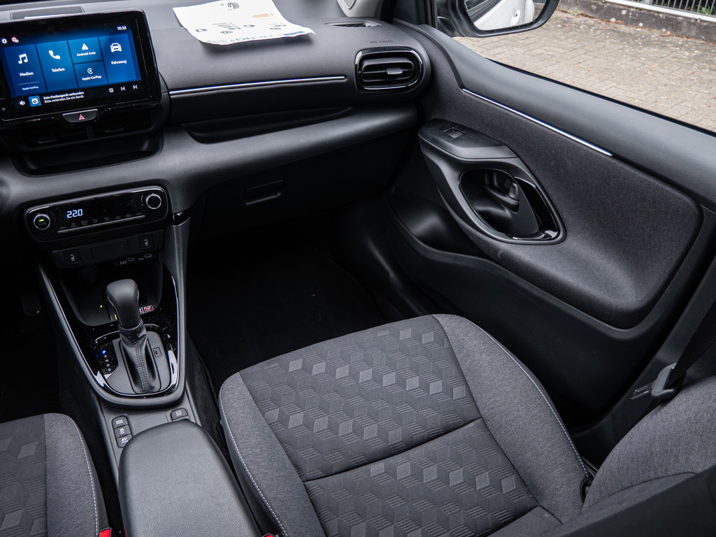 Fahrzeugansicht TOYOTA Yaris 1.5 Hybrid Teamplayer - Bild 10