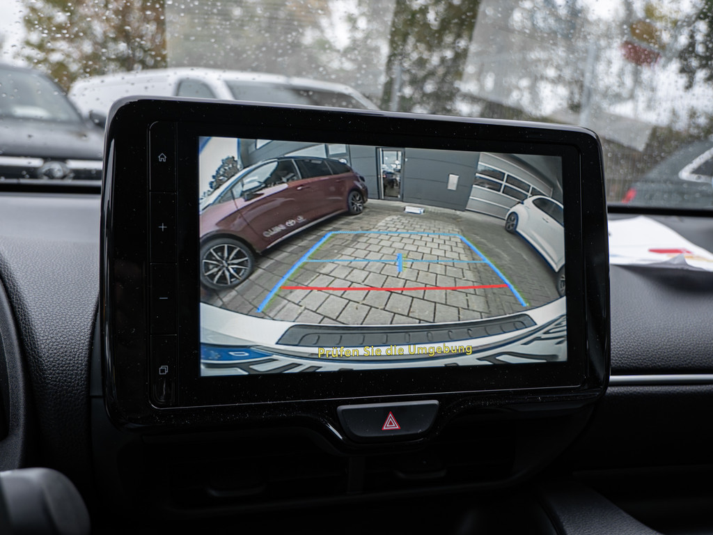 Fahrzeugansicht TOYOTA Yaris 1.5 Hybrid Teamplayer - Bild 16