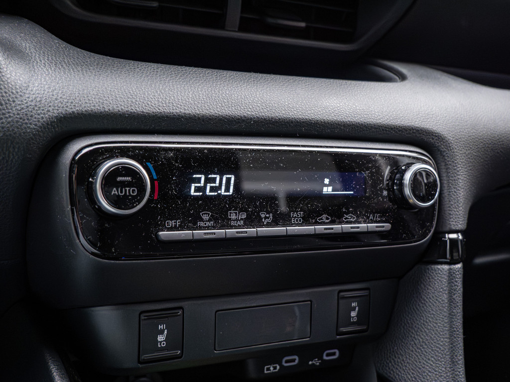 Fahrzeugansicht TOYOTA Yaris 1.5 Hybrid Teamplayer - Bild 17