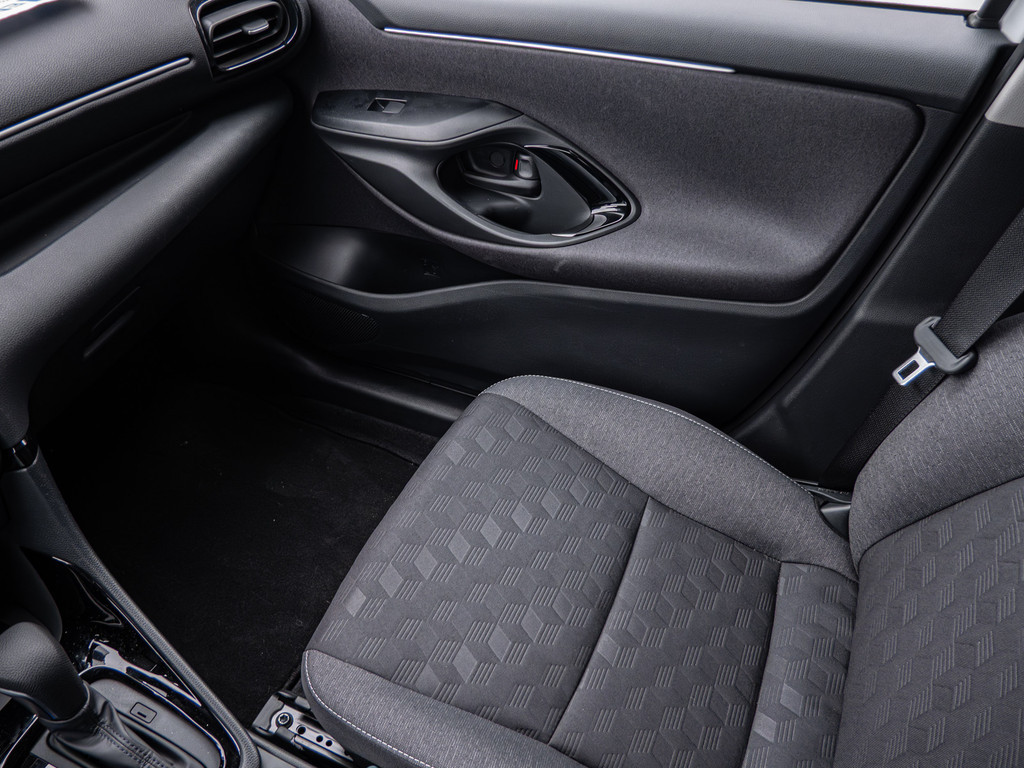 Fahrzeugansicht TOYOTA Yaris 1.5 Hybrid Teamplayer - Bild 22