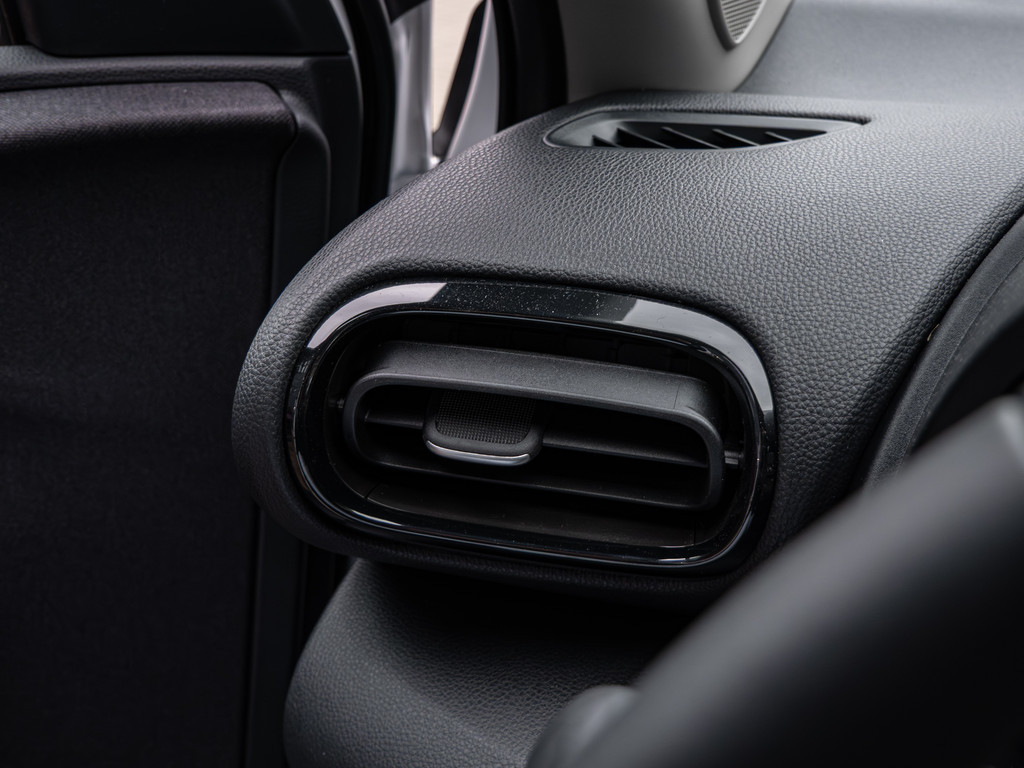 Fahrzeugansicht TOYOTA Yaris 1.5 Hybrid Teamplayer - Bild 31