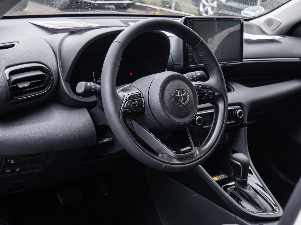 Fahrzeugansicht TOYOTA Yaris 1.5 Hybrid Teamplayer - Bild 33