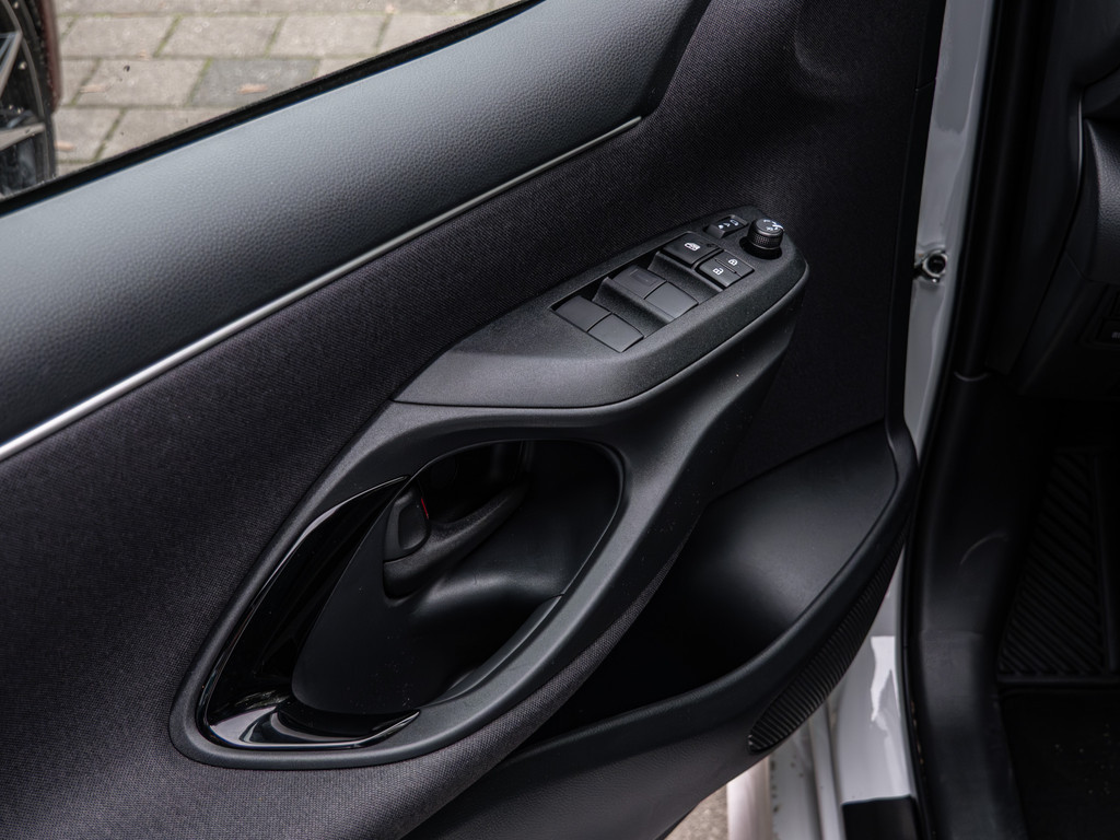 Fahrzeugansicht TOYOTA Yaris 1.5 Hybrid Teamplayer - Bild 35