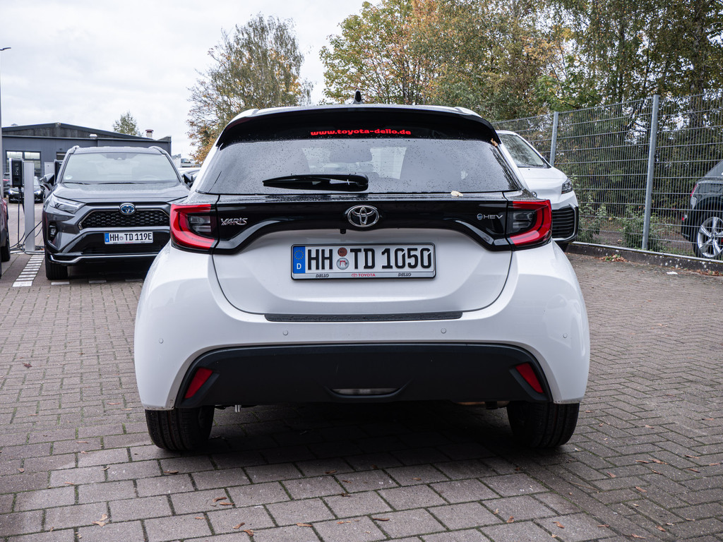 Fahrzeugansicht TOYOTA Yaris 1.5 Hybrid Teamplayer - Bild 38