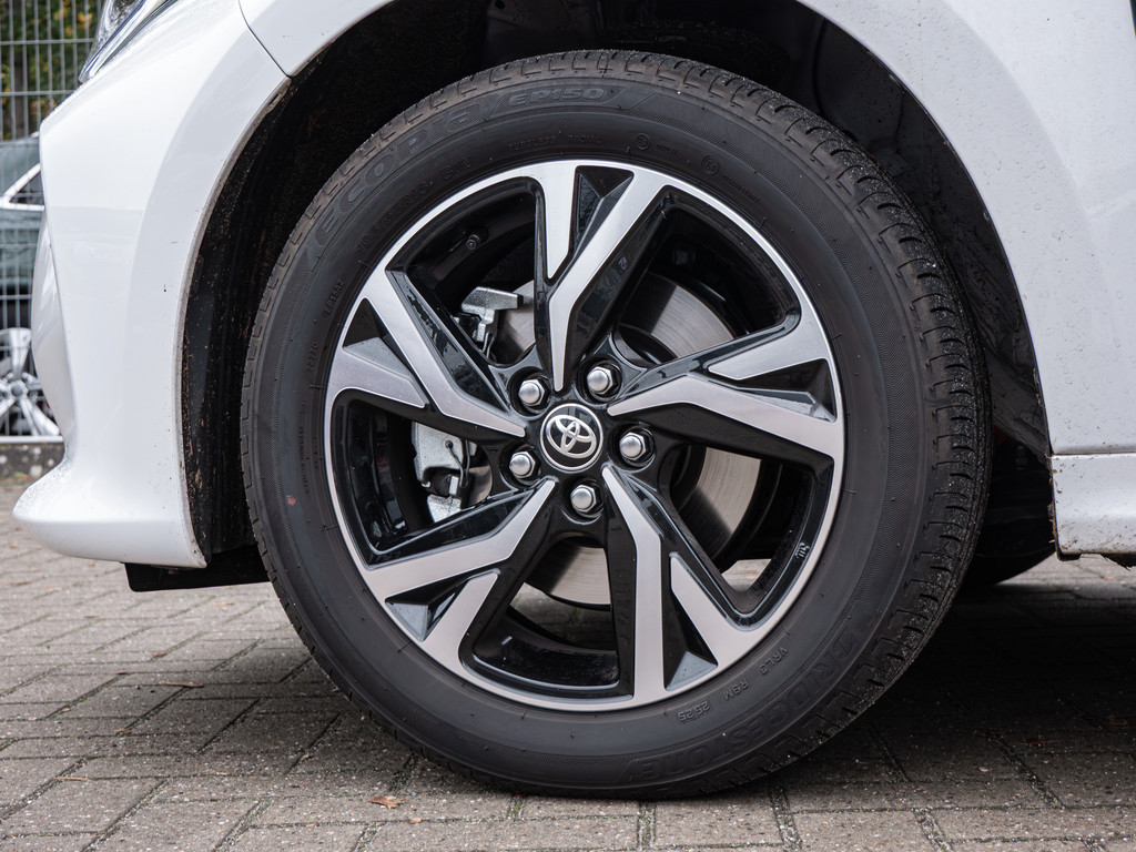 Fahrzeugansicht TOYOTA Yaris 1.5 Hybrid Teamplayer - Bild 41