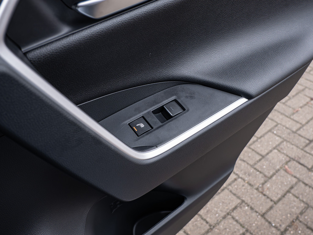 Fahrzeugansicht TOYOTA RAV4 2.5 Plug-in Hybrid 4x4 Teamplayer - Bild 9