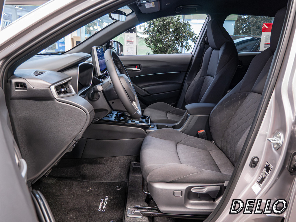 Fahrzeugansicht TOYOTA Corolla Cross 2.0 Hybrid Teamplayer - Bild 2
