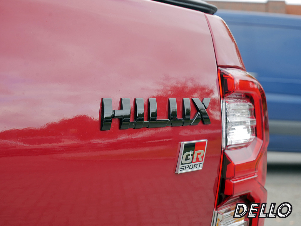 Fahrzeugansicht TOYOTA Hilux 2.8 D4-D Double Cab GR 4x4 - Bild 9