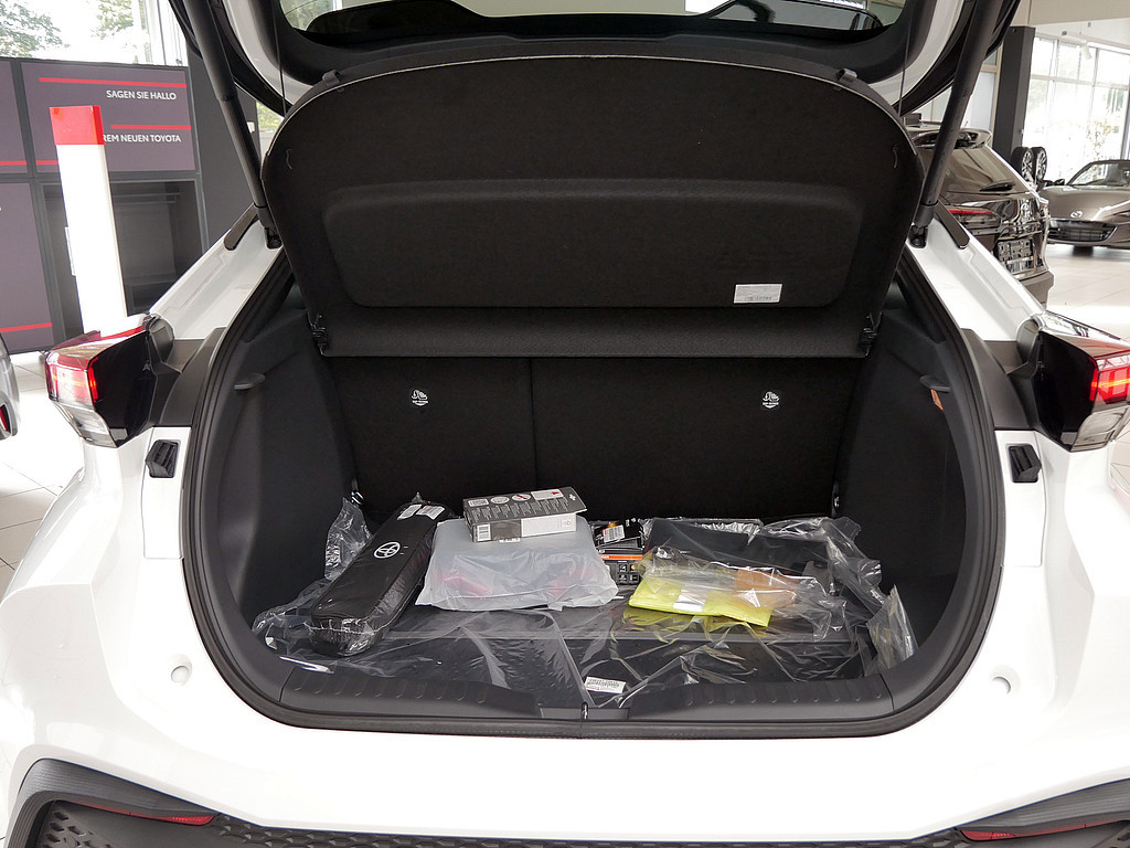 Fahrzeugansicht TOYOTA C-HR 2.0 Hybrid FWD Team Deutschland - Bild 6