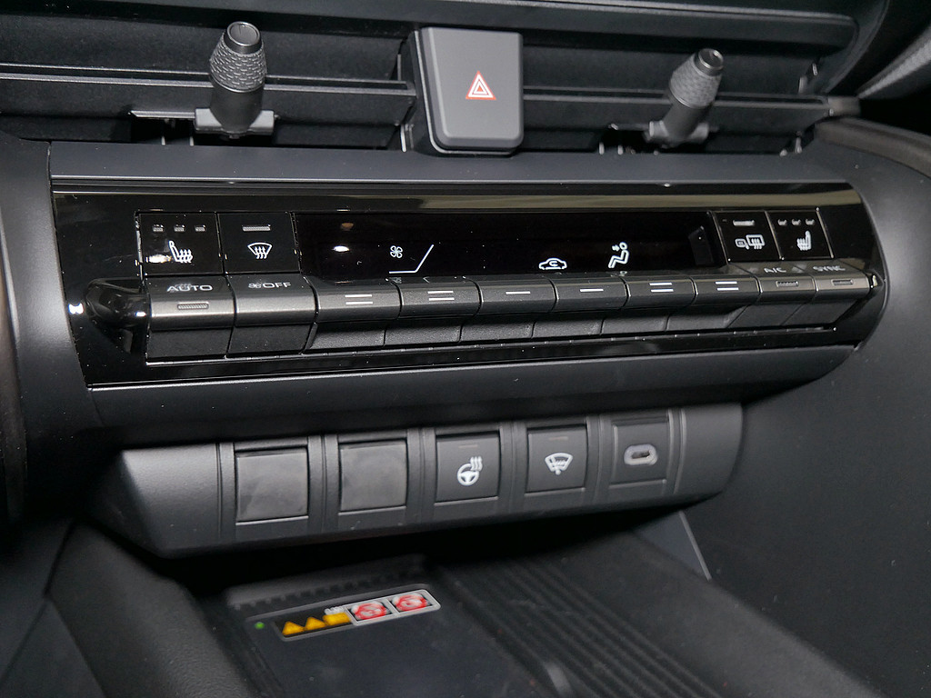 Fahrzeugansicht TOYOTA C-HR 2.0 Hybrid FWD Team Deutschland - Bild 17