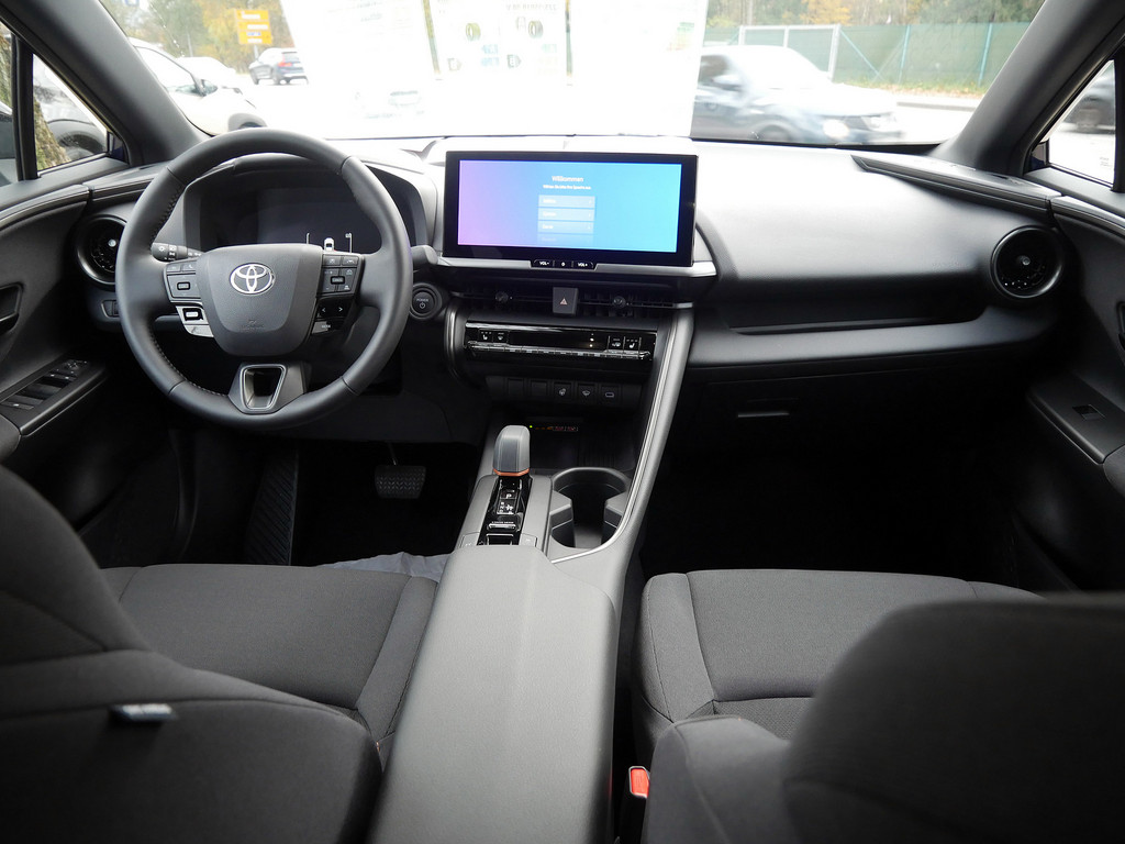 Fahrzeugansicht TOYOTA C-HR 1.8 Hybrid FWD Team Deutschland - Bild 2