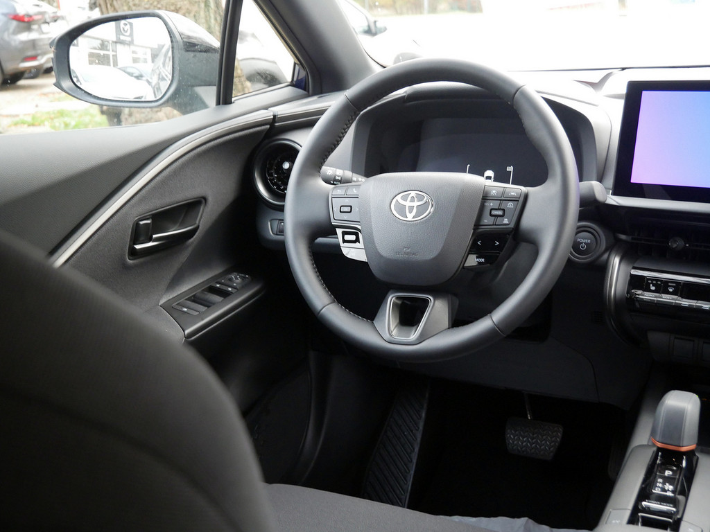 Fahrzeugansicht TOYOTA C-HR 1.8 Hybrid FWD Team Deutschland - Bild 3