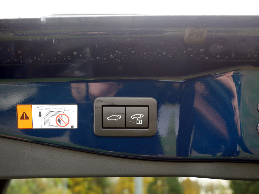 Fahrzeugansicht TOYOTA C-HR 1.8 Hybrid FWD Team Deutschland - Bild 8