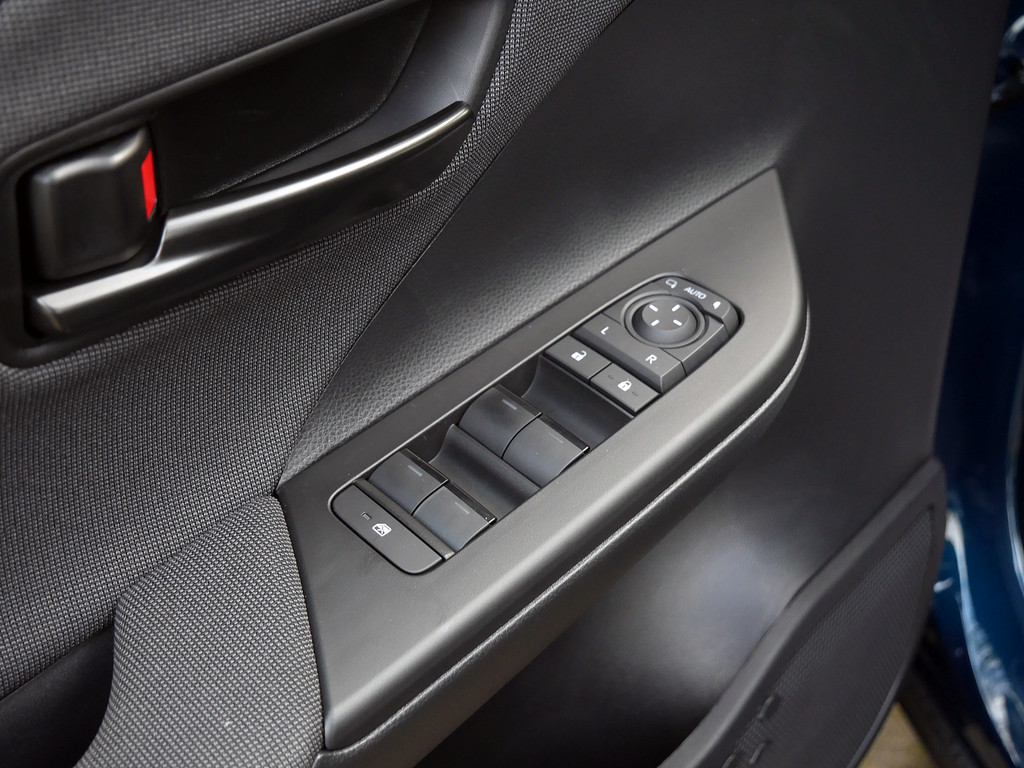 Fahrzeugansicht TOYOTA C-HR 1.8 Hybrid FWD Team Deutschland - Bild 9