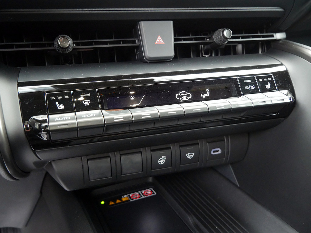 Fahrzeugansicht TOYOTA C-HR 1.8 Hybrid FWD Team Deutschland - Bild 17