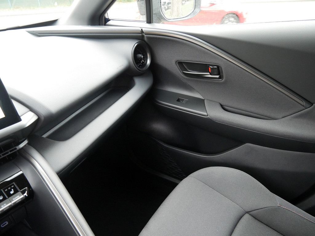 Fahrzeugansicht TOYOTA C-HR 1.8 Hybrid FWD Team Deutschland - Bild 20