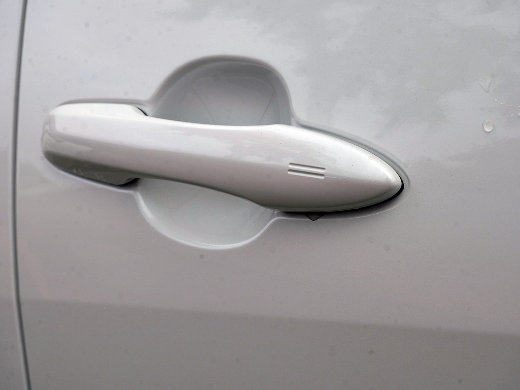 Fahrzeugansicht TOYOTA Yaris Hybrid 1.5 VVT-i Style Plus - Bild 2