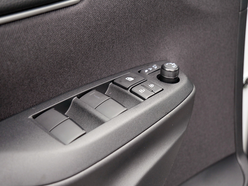 Fahrzeugansicht TOYOTA Yaris Hybrid 1.5 VVT-i Style Plus - Bild 6