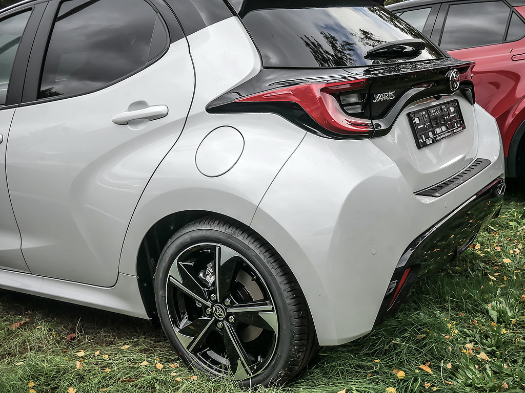 Fahrzeugansicht TOYOTA Yaris Hybrid 1.5 VVT-i Style Plus - Bild 30