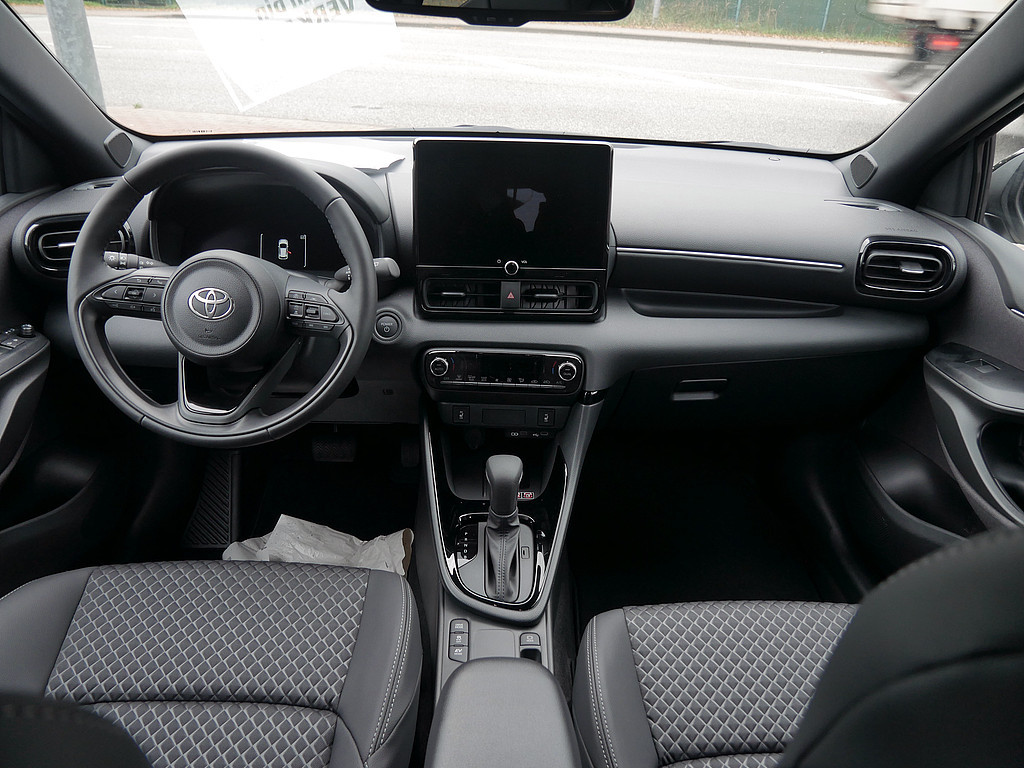 Fahrzeugansicht TOYOTA Yaris Hybrid 1.5 VVT-i Style Plus - Bild 35