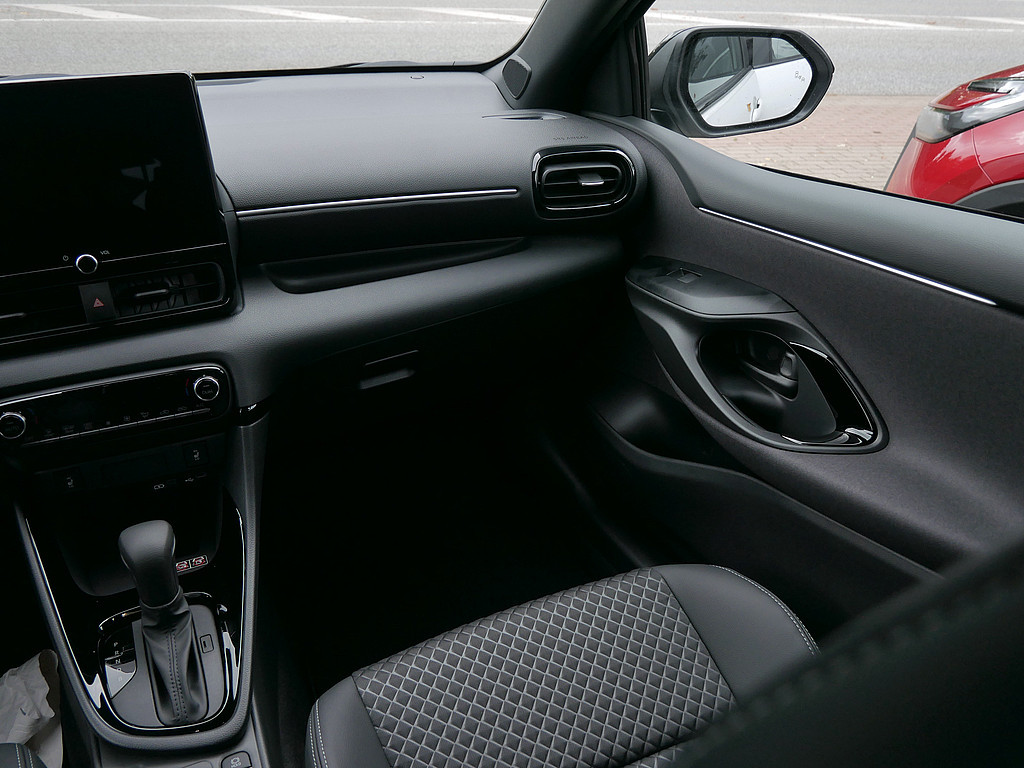 Fahrzeugansicht TOYOTA Yaris Hybrid 1.5 VVT-i Style Plus - Bild 37