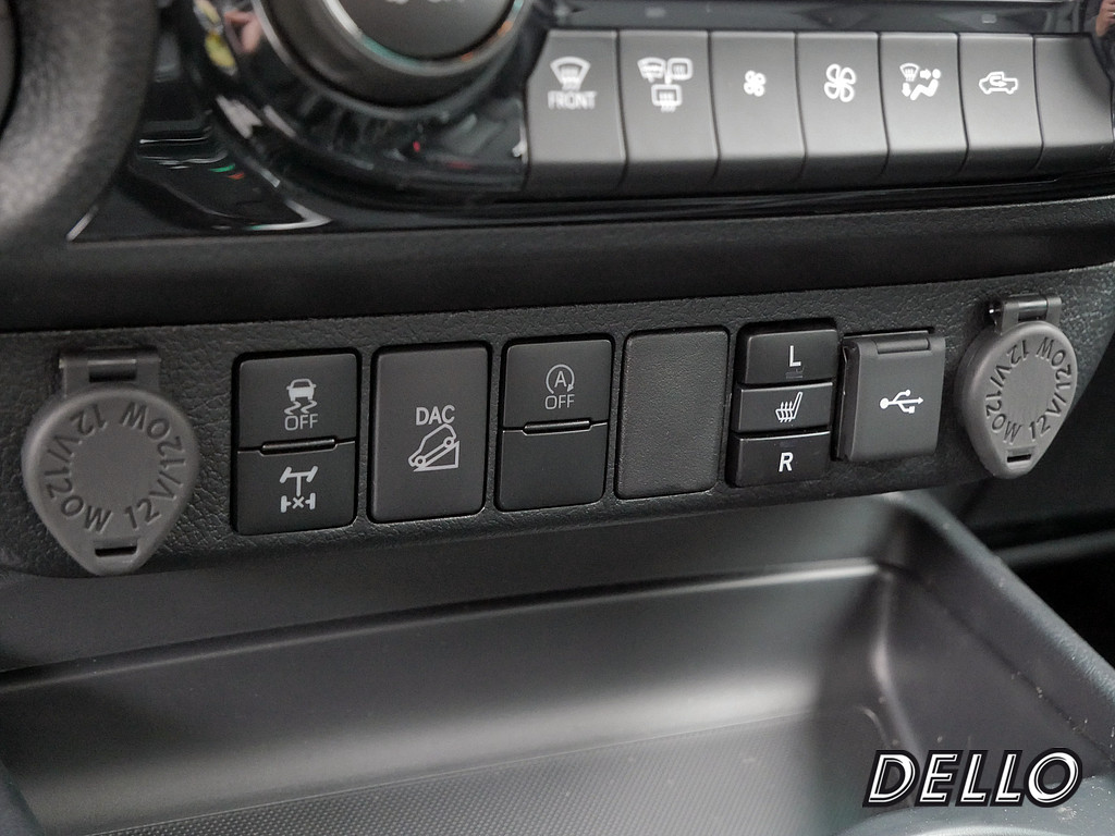 Fahrzeugansicht TOYOTA Hilux 2.8 Double Cab Invincible 4x4 - Bild 18