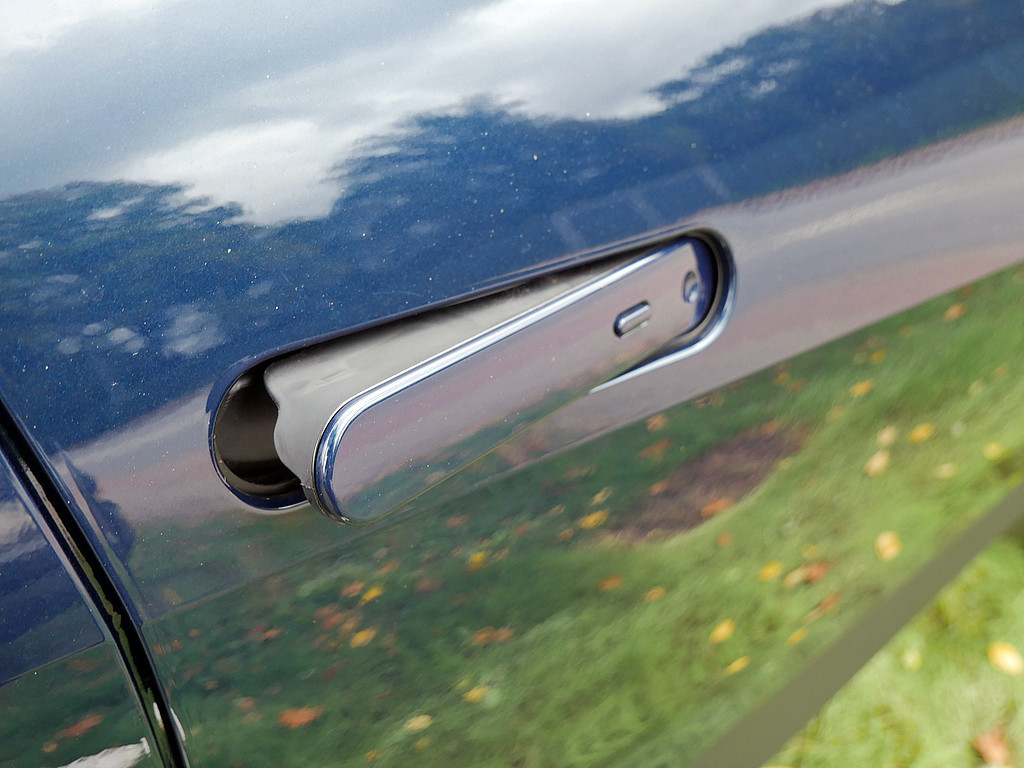 Fahrzeugansicht TOYOTA C-HR 2.0 Plug-In Hybrid FWD Teamplayer - Bild 2