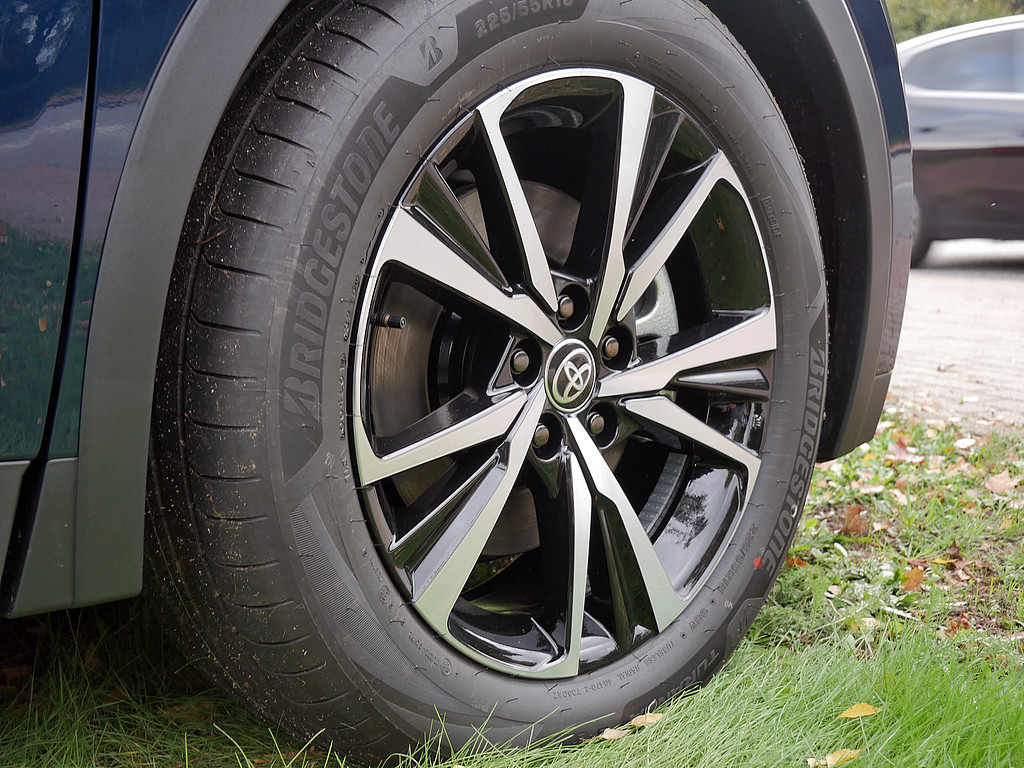 Fahrzeugansicht TOYOTA C-HR 2.0 Plug-In Hybrid FWD Teamplayer - Bild 3